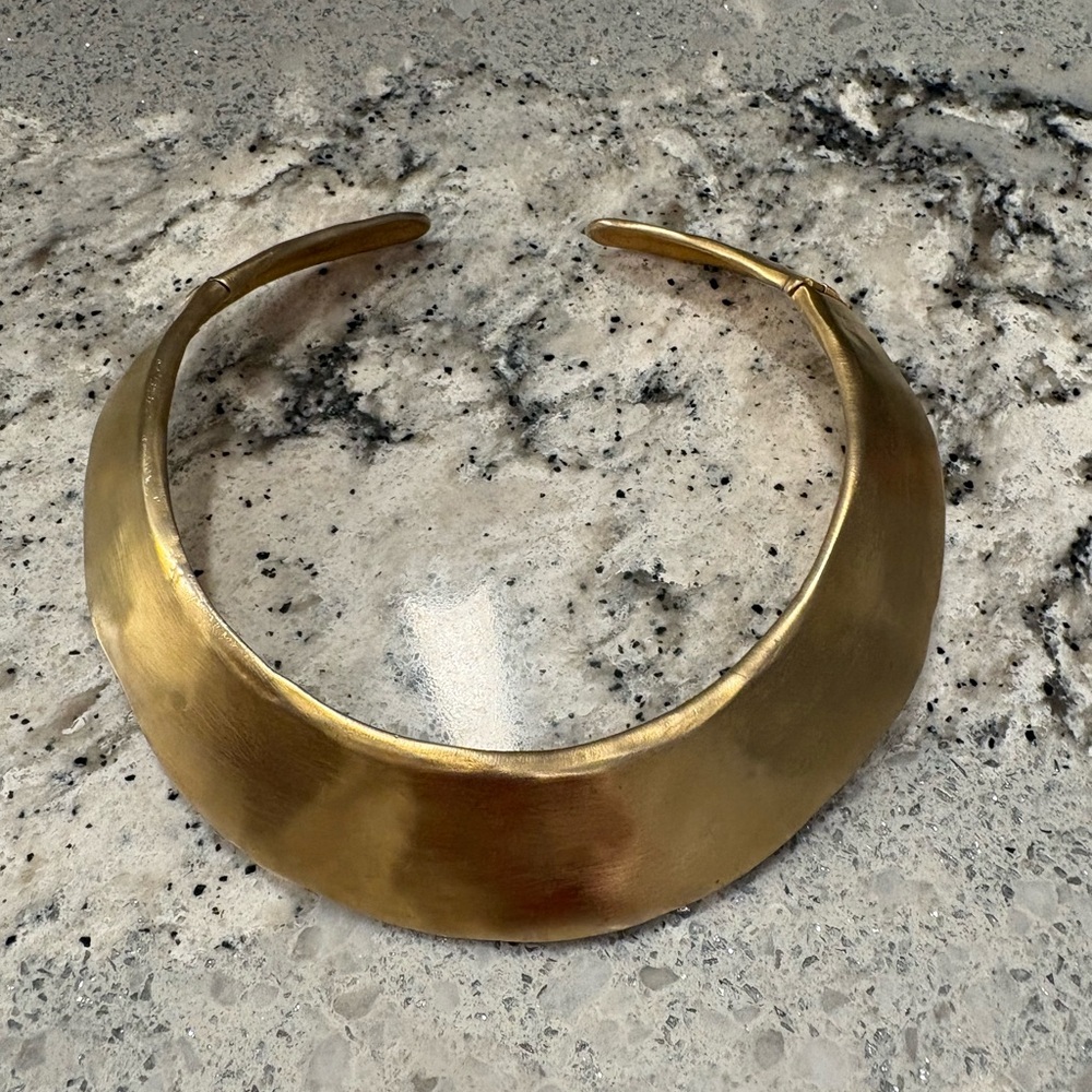 Elegant Gold Choker Necklace